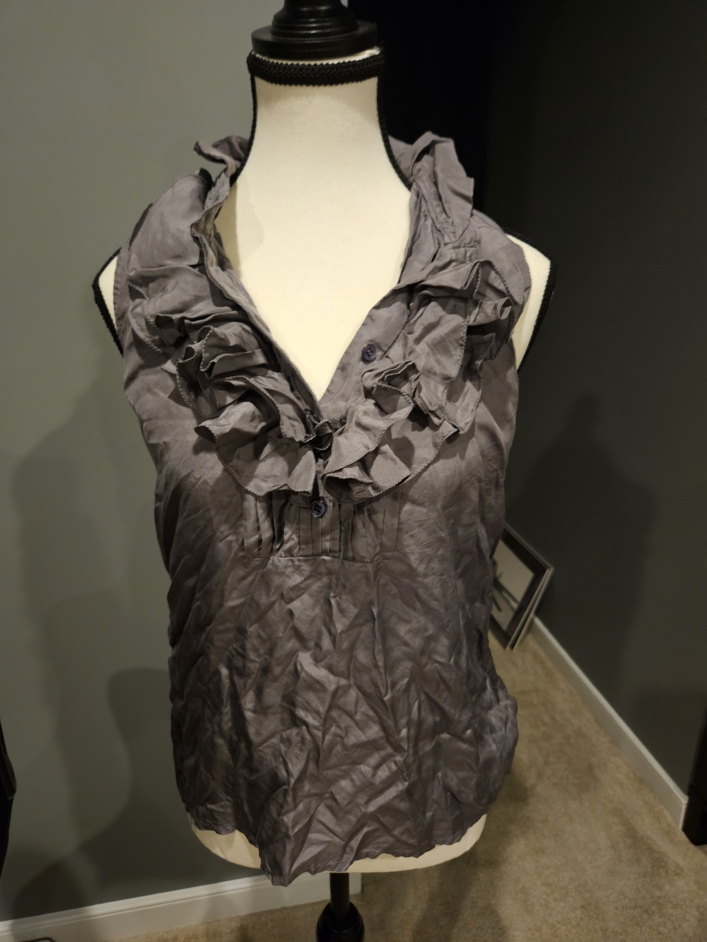 Women's Ruffle V-Neck Sleeveless Top - Gray